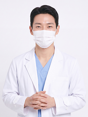 JPG 편집이미지 직업 남자 의학 안내 건강 병원 마스크 치료 진료 의사 가운 의사가운 전문직 서비스 의료성형뷰티 편집실사 AI인물포토 AI콘텐츠 옷 사람 의료진 CG 파일형식 AI포토