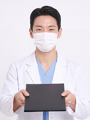 JPG 편집이미지 남자 건강 병원 마스크 치료 의료진 의사 의사가운 작업 문서 의료성형뷰티 편집실사 AI인물포토 AI콘텐츠 직업 의학 사람 가운 CG 파일형식 AI포토 옷