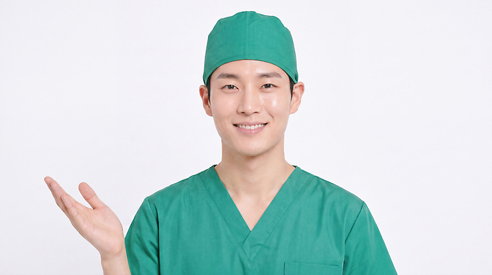 JPG 편집이미지 남자 표정 병원 촬영 의사 도움 수술복 의료성형뷰티 편집실사 AI인물포토 AI콘텐츠 컨셉 의학 사람 의료진 가운 CG 파일형식 AI포토 직업 옷