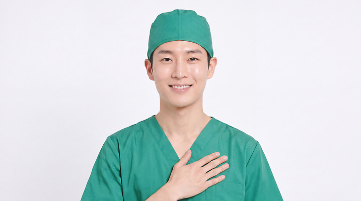 직업 의학 표정 사람 의료진 예절 가운 CG 파일형식 AI포토 병원 인사 미소 의사 치료 건강 전문직 JPG 편집이미지 편집실사 남자 수술복 의료성형뷰티 AI인물포토 AI콘텐츠