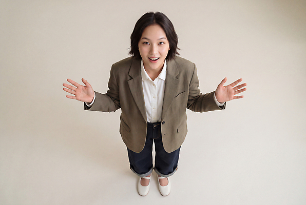 JPG 편집이미지 포즈 셔츠 바지 웃음 사람 재킷 모던 의료성형뷰티 편집실사 상의 하의 표정 외투 CG 파일형식 옷