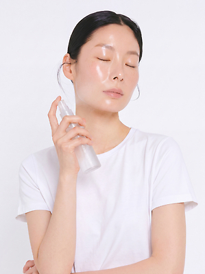 JPG 모델 편집이미지 여자 건강 여름 뷰티 화장품 촉촉함 흰색 뿌리기 피부 피부관리 스킨케어 내츄럴 의료성형뷰티 편집실사 계절 컬러 모션 사람 신체부위 젖음 CG 파일형식