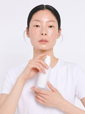 JPG 모델 편집이미지 여자 티셔츠 화장 뷰티 화장품 흰색 피부 피부관리 스킨케어 내츄럴 의료성형뷰티 편집실사 컬러 셔츠 사람 신체부위 CG 파일형식 상의 옷