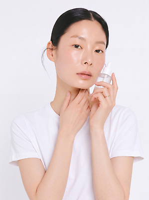 JPG 편집이미지 여자 백그라운드 티셔츠 관리 뷰티 화장품 흰색 피부 피부관리 스킨케어 내츄럴 의료성형뷰티 편집실사 컬러 셔츠 사람 신체부위 CG 파일형식 상의 옷