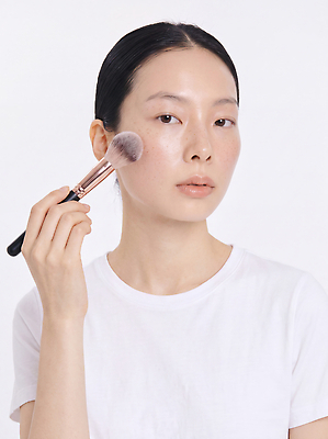 JPG 모델 편집이미지 여자 포즈 화장 뷰티 화장품 흰색 붓 피부 피부관리 스킨케어 내츄럴 꾸미기 의료성형뷰티 편집실사 컬러 사람 신체부위 CG 파일형식