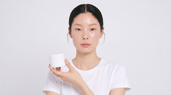 JPG 모델 편집이미지 여자 백그라운드 티셔츠 뷰티 화장품 흰색 피부 피부관리 스킨케어 내츄럴 기초화장품 의료성형뷰티 편집실사 컬러 셔츠 사람 신체부위 CG 파일형식 상의 옷