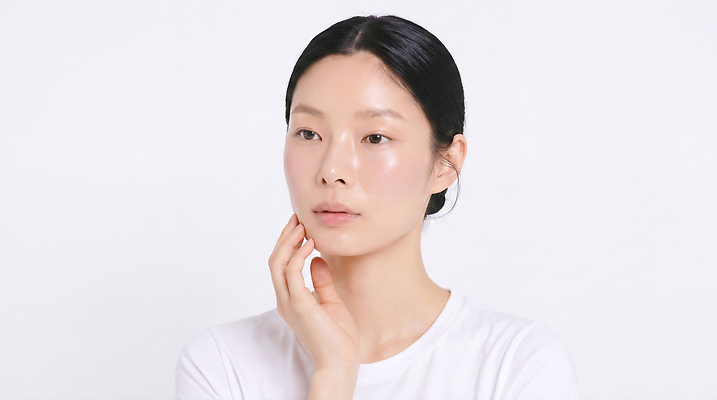 JPG 모델 편집이미지 여자 백그라운드 티셔츠 뷰티 카메라 흰색 피부 피부관리 스킨케어 내츄럴 의료성형뷰티 스타일 편집실사 컬러 셔츠 사람 신체부위 전자제품 CG 파일형식 상의 옷