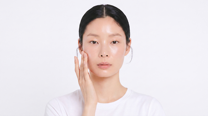 JPG 편집이미지 여자 백그라운드 티셔츠 관리 사람 화장 뷰티 화장품 흰색 피부 피부관리 스킨케어 내츄럴 의료성형뷰티 편집실사 컬러 셔츠 신체부위 CG 파일형식 상의 옷