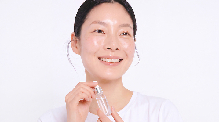 JPG 모델 편집이미지 여자 백그라운드 미소 웃음 뷰티 화장품 흰색 피부 피부관리 스킨케어 내츄럴 의료성형뷰티 편집실사 컬러 표정 사람 신체부위 CG 파일형식