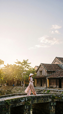 JPG 나무 편집이미지 여자 문화 여행 자연 하늘 거리 풍경 걷기 도시 개울 베트남 호이안 의료성형뷰티 편집실사 AI포토 AI콘텐츠 식물 모션 사람 강 동남아시아 CG 생태계 파일형식 아시아 나라