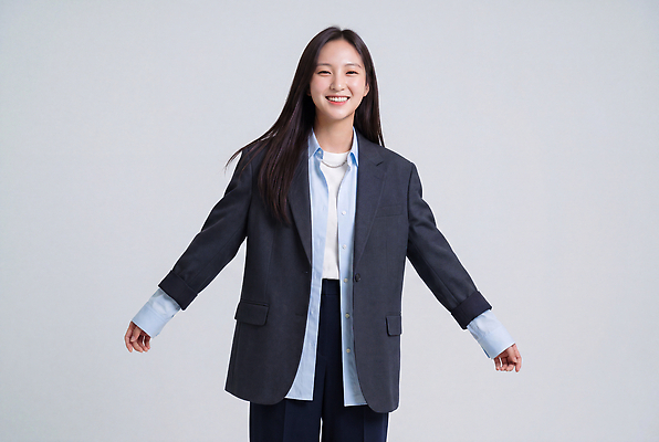 JPG 모델 편집이미지 옷 여자 패션 포즈 웃음 사람 정장 재킷 비즈니스우먼 의료성형뷰티 스타일 편집실사 AI인물포토 AI콘텐츠 비즈니스 표정 외투 직장인 CG 파일형식 AI포토 직업 상의