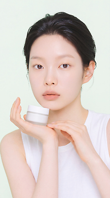 JPG 모델 편집이미지 손 여자 얼굴 화장 뷰티 용기 피부 크림 피부관리 스킨케어 의료성형뷰티 편집실사 AI인물포토 AI콘텐츠 그릇 사람 신체부위 CG 파일형식 AI포토 식기