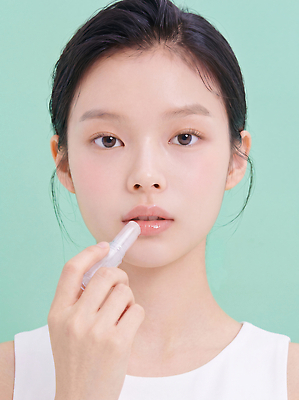JPG 모델 편집이미지 손 여자 얼굴 자연 뷰티 화장품 상품 피부 피부관리 립밤 스킨케어 의료성형뷰티 편집실사 AI인물포토 AI콘텐츠 사람 신체부위 CG 생태계 파일형식 AI포토