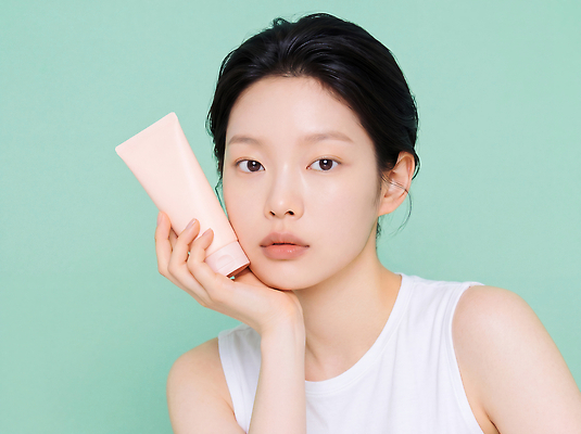 JPG 모델 편집이미지 손 여자 얼굴 포즈 표정 관리 뷰티 화장품 상품 피부 피부관리 스킨케어 의료성형뷰티 편집실사 AI인물포토 AI콘텐츠 사람 신체부위 CG 파일형식 AI포토