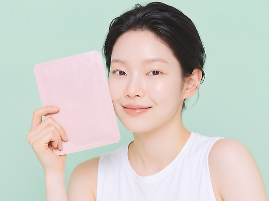JPG 편집이미지 여자 건강 미소 웃음 뷰티 화장품 상품 피부 피부관리 스킨케어 의료성형뷰티 편집실사 AI인물포토 AI콘텐츠 표정 사람 신체부위 CG 파일형식 AI포토