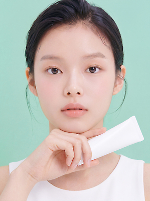 JPG 편집이미지 손 옷 여자 얼굴 표정 관리 뷰티 화장품 상품 피부 피부관리 스킨케어 의료성형뷰티 편집실사 AI인물포토 AI콘텐츠 사람 신체부위 CG 파일형식 AI포토