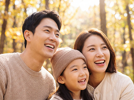 JPG 나무 편집이미지 여자 남자 행복 얼굴 어린이 가족 자연 단풍나무 웃음 부모 소풍 가을 숲 의료성형뷰티 편집실사 식물 계절 감정 단풍 관계 표정 사람 신체부위 야외활동 CG 생태계 파일형식 잎