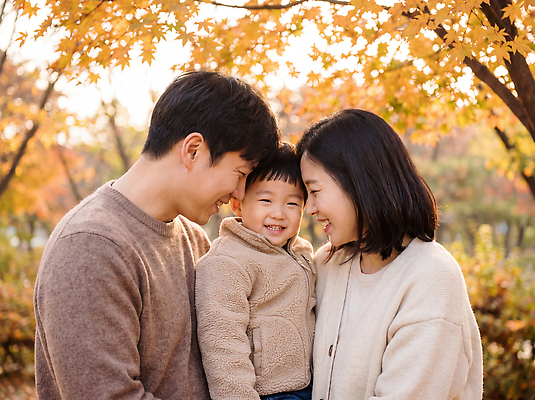 JPG 나무 편집이미지 여자 남자 행복 어린이 단풍 가족 자연 놀이 단풍나무 웃음 부모 소풍 가을 숲 외출 가족사진 의료성형뷰티 편집실사 식물 계절 감정 잎 관계 표정 사람 야외활동 CG 생태계 파일형식 단체사진 기념사진