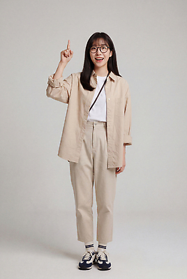 JPG 편집이미지 옷 여자 안경 포즈 운동화 티셔츠 바지 웃음 카메라 재킷 의료성형뷰티 편집실사 AI인물포토 AI콘텐츠 잡화 신발 셔츠 하의 표정 사람 전자제품 외투 CG 파일형식 AI포토 상의