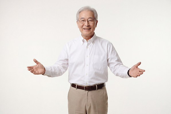 JPG 편집이미지 할아버지 노년 남자 행복 포즈 미소 웃음 환영 소통 의료성형뷰티 편집실사 AI인물포토 AI콘텐츠 감정 컨셉 표정 사람 성인 CG 파일형식 AI포토