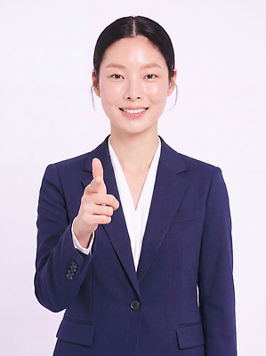 JPG 편집이미지 응시 여자 포즈 손가락 직장 정장 가리킴 비즈니스우먼 전문 의료성형뷰티 단순 편집실사 AI인물포토 AI콘텐츠 손 시선 옷 회사 비즈니스 사람 손짓 직장인 CG 파일형식 AI포토 직업 모션 신체부위