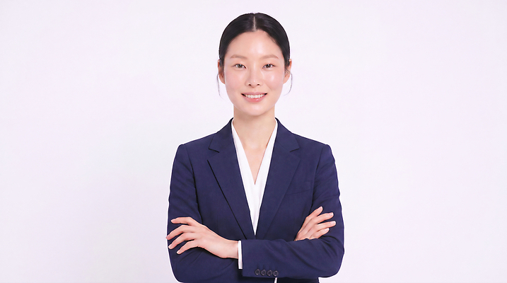 JPG 모델 편집이미지 여자 패션 직장 밝음 미소 정장 비즈니스우먼 팔 의료성형뷰티 스타일 단순 편집실사 AI인물포토 AI콘텐츠 옷 회사 비즈니스 표정 사람 신체부위 직장인 CG 파일형식 AI포토 직업