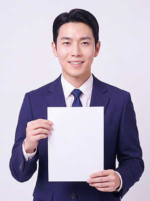 JPG 편집이미지 손 남자 종이 미소 정장 사무실 비즈니스맨 의료성형뷰티 편집실사 AI인물포토 AI콘텐츠 옷 비즈니스 표정 사람 신체부위 직장인 CG 파일형식 AI포토 직업