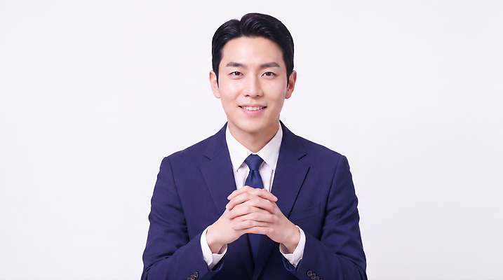 JPG 편집이미지 손 남자 표정 정장 청춘 비즈니스맨 자신감 강의 의료성형뷰티 편집실사 AI인물포토 AI콘텐츠 옷 감정 컨셉 비즈니스 사람 신체부위 직장인 CG 파일형식 AI포토 직업