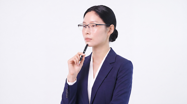 JPG 편집이미지 손 여자 생각 정장 사무실 펜 머리 업무 비즈니스우먼 묶기 집중 의료성형뷰티 편집실사 AI인물포토 AI콘텐츠 옷 컨셉 비즈니스 모션 사람 신체부위 필기구 작업 직장인 CG 파일형식 AI포토 직업 문구용품 오브젝트