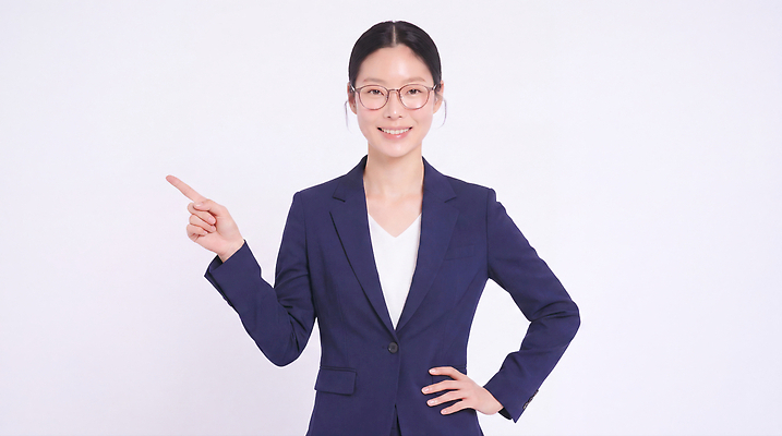 JPG 편집이미지 여자 포즈 손가락 직장 표정 서기 정장 가리킴 비즈니스우먼 자신감 성별 의료성형뷰티 편집실사 AI인물포토 AI콘텐츠 손 옷 감정 회사 비즈니스 모션 사람 손짓 직장인 CG 파일형식 AI포토 직업 신체부위