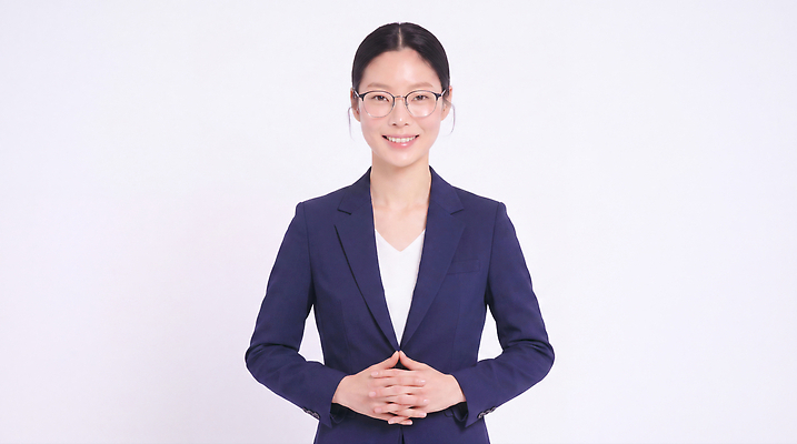 JPG 편집이미지 손 여자 직장 표정 서기 미소 정장 사무실 눈 인사 비즈니스우먼 전문 의료성형뷰티 편집실사 AI인물포토 AI콘텐츠 옷 회사 비즈니스 모션 사람 신체부위 예절 직장인 CG 파일형식 AI포토 직업