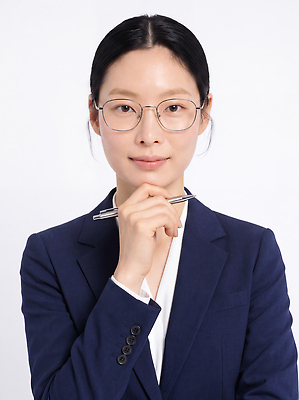 JPG 편집이미지 여자 생각 직장 표정 밝음 정장 사무실 펜 작업 비즈니스우먼 긴장 의료성형뷰티 편집실사 AI인물포토 AI콘텐츠 옷 감정 회사 비즈니스 사람 필기구 직장인 CG 파일형식 AI포토 직업 문구용품 오브젝트