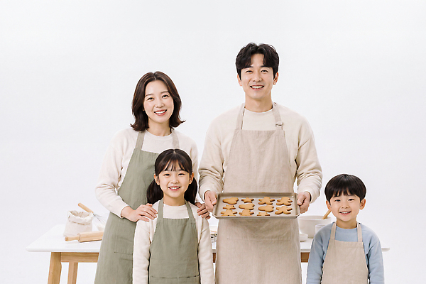 JPG 편집이미지 어린이 가족 탁자 아침 디저트 함께함 요리 부모 쿠키 주방 즐거움 만들기 제빵 오후 의료성형뷰티 편집실사 AI인물포토 AI콘텐츠 주간 감정 음식 가구 컨셉 관계 모션 사람 제과제빵 CG 파일형식 AI포토 자연요소 생활용품 오브젝트