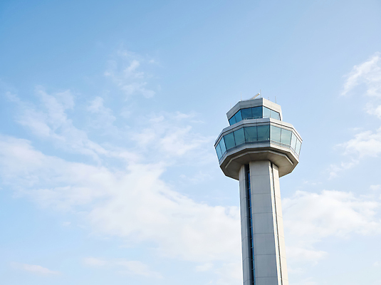 JPG 편집이미지 하늘 안전 비행 공항 항공 이륙 관제탑 착륙 편집실사 AI포토 AI콘텐츠 교통시설 CG 파일형식 교통 시설