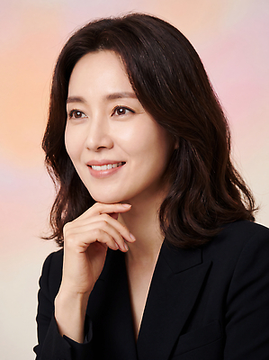 JPG 편집이미지 손 여자 얼굴 포즈 CEO 미소 정장 머리 비즈니스우먼 턱 색감 의료성형뷰티 스타일 편집실사 AI인물포토 AI콘텐츠 직업 옷 비즈니스 표정 사람 신체부위 직장인 CG 파일형식 AI포토