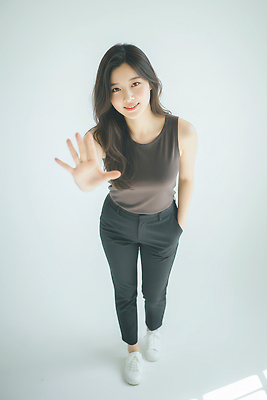 JPG 편집이미지 손 응시 여자 포즈 실내 밝음 이미지 뷰티풀 의료성형뷰티 편집실사 AI인물포토 AI콘텐츠 시선 사람 내부 신체부위 CG 파일형식 AI포토
