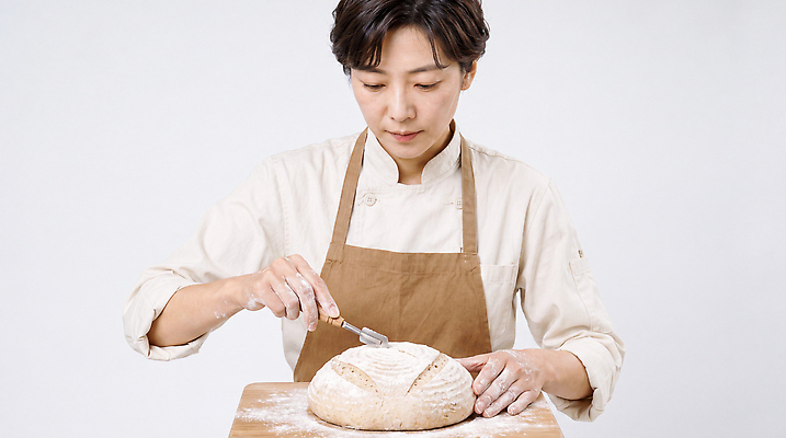 JPG 편집이미지 손 여자 빵 재료 요리 요리사 앞치마 조리복 만들기 밀가루 제빵 과정 제빵사 의료성형뷰티 편집실사 AI인물포토 AI콘텐츠 직업 음식 컨셉 유니폼 모션 사람 신체부위 제과제빵 가루 CG 파일형식 AI포토 옷