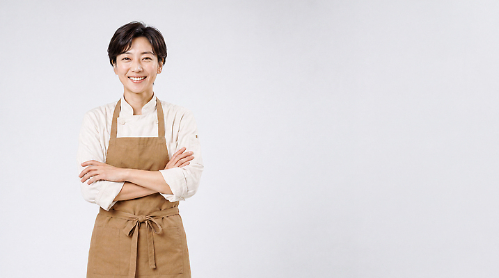 JPG 편집이미지 여자 빵 포즈 식재료 주방용품 요리 웃음 요리사 앞치마 준비 제빵 레시피 제빵사 의료성형뷰티 편집실사 AI인물포토 AI콘텐츠 직업 음식 생활용품 표정 사람 제과제빵 CG 파일형식 AI포토 오브젝트