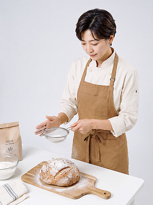 JPG 편집이미지 여자 빵 재료 주방용품 요리 요리사 앞치마 가루 밀가루 제빵 쌀가루 제빵사 의료성형뷰티 편집실사 직업 음식 생활용품 사람 제과제빵 CG 파일형식 오브젝트