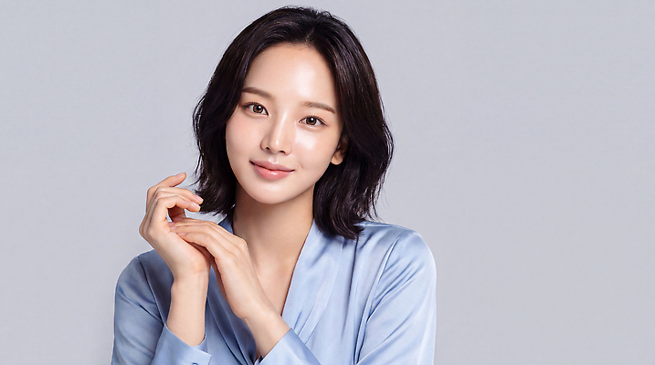 JPG 모델 편집이미지 손 여자 포즈 미소 머리 블라우스 의료성형뷰티 스타일 편집실사 AI인물포토 AI콘텐츠 상의 표정 사람 신체부위 CG 파일형식 AI포토 옷