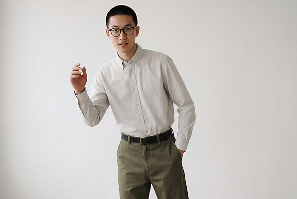 JPG 모델 편집이미지 옷 남자 안경 포즈 셔츠 바지 스튜디오 표정 캐주얼 촬영 팔 단정 의료성형뷰티 스타일 편집실사 AI인물포토 AI콘텐츠 잡화 컨셉 상의 하의 사람 신체부위 CG 파일형식 AI포토