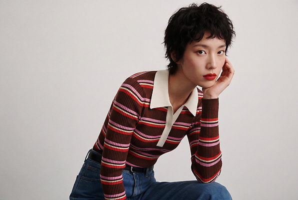 JPG 모델 편집이미지 옷 여자 패션 생각 한국 표정 앉기 촬영 줄무늬 청바지 복고 의료성형뷰티 스타일 편집실사 AI인물포토 AI콘텐츠 아시아 무늬 바지 모션 사람 CG 파일형식 AI포토 나라 하의