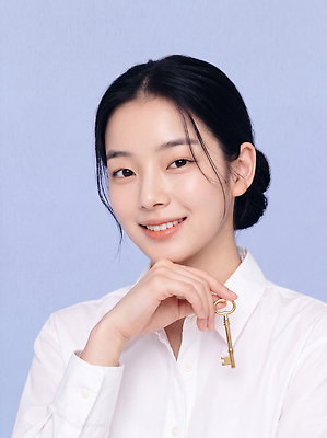 JPG 편집이미지 직업 여자 포즈 셔츠 열쇠 표정 미소 청춘 귀여움 키 자산관리 의료성형뷰티 스타일 편집실사 AI인물포토 AI콘텐츠 컨셉 상의 사람 경제 CG 파일형식 AI포토 옷