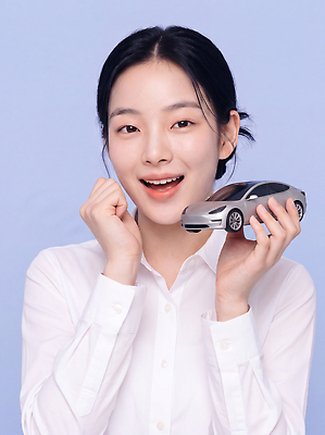 JPG 모델 편집이미지 여자 자동차 표정 웃음 일상 모형 기쁨 상품 알림 자산관리 의료성형뷰티 편집실사 AI인물포토 AI콘텐츠 감정 육상교통 사람 라이프 경제 CG 파일형식 AI포토 교통수단 생활 교통