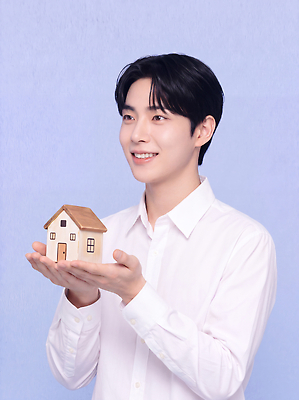 JPG 모델 편집이미지 남자 얼굴 셔츠 주택 웃음 들기 일상 생활 모형 자산관리 의료성형뷰티 편집실사 AI인물포토 AI콘텐츠 상의 모션 표정 사람 건물 라이프 신체부위 경제 CG 파일형식 AI포토 건축물 옷 건축