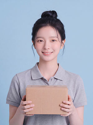 JPG 편집이미지 여자 티셔츠 스튜디오 웃음 들기 일상 상자 택배 아르바이트 의료성형뷰티 편집실사 AI인물포토 AI콘텐츠 셔츠 모션 표정 사람 라이프 운송업 CG 파일형식 AI포토 산업 상의 생활 옷