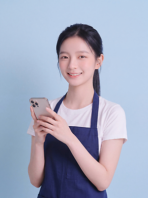 JPG 편집이미지 여자 미소 일상 스마트폰 촬영 아르바이트 소통 의료성형뷰티 편집실사 AI인물포토 AI콘텐츠 컨셉 표정 사람 라이프 핸드폰 스마트기기 CG 파일형식 AI포토 생활 전자제품