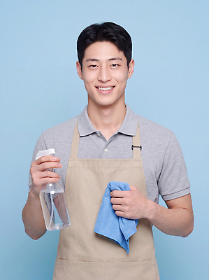 JPG 편집이미지 남자 가사 미소 장비 도구 청소 준비 청소기 아르바이트 의료성형뷰티 편집실사 AI인물포토 AI콘텐츠 표정 사람 전자제품 청소도구 CG 파일형식 AI포토