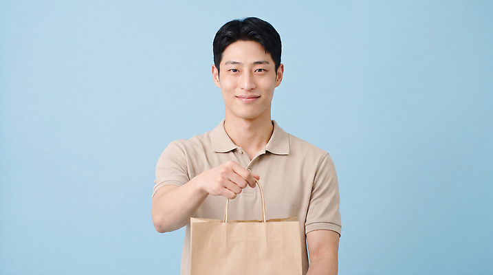 JPG 편집이미지 패션 남자 티셔츠 가방 웃음 생활 쇼핑 쇼핑백 소비 오브젝트 주기 아르바이트 의료성형뷰티 편집실사 AI인물포토 AI콘텐츠 잡화 셔츠 모션 표정 사람 CG 파일형식 AI포토 상의 옷