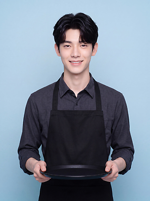 JPG 편집이미지 직업 접시 남자 음식 직장 미소 앞치마 작업 서비스 아르바이트 의료성형뷰티 편집실사 AI인물포토 AI콘텐츠 식기 회사 표정 사람 CG 파일형식 AI포토 비즈니스